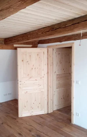Aufbereitung historischer Türen und Fenster